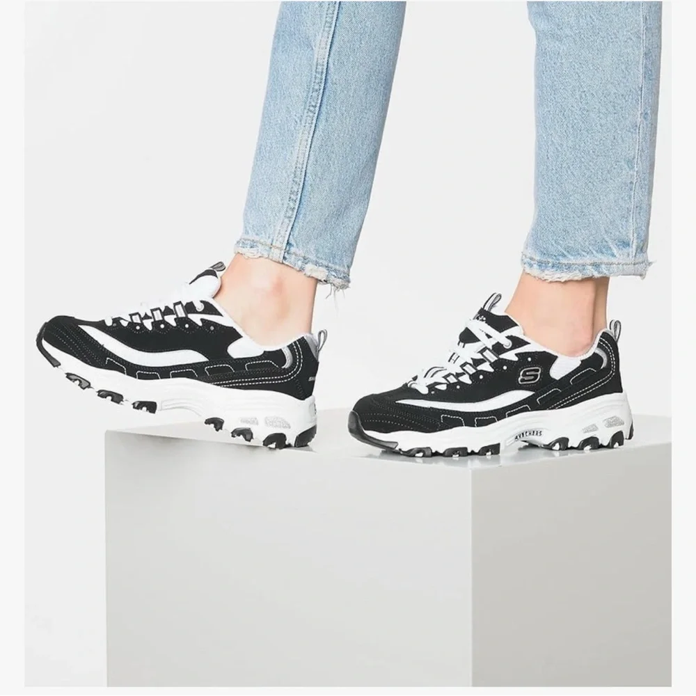 Skechers Sport Women's D'Lites Biggest Fan Memory Foam Sneaker Black/White - Picture 1 of 9